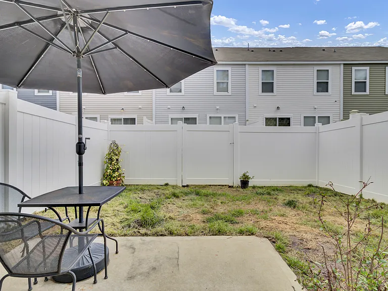 102 Rosefield Ct — Photo 14