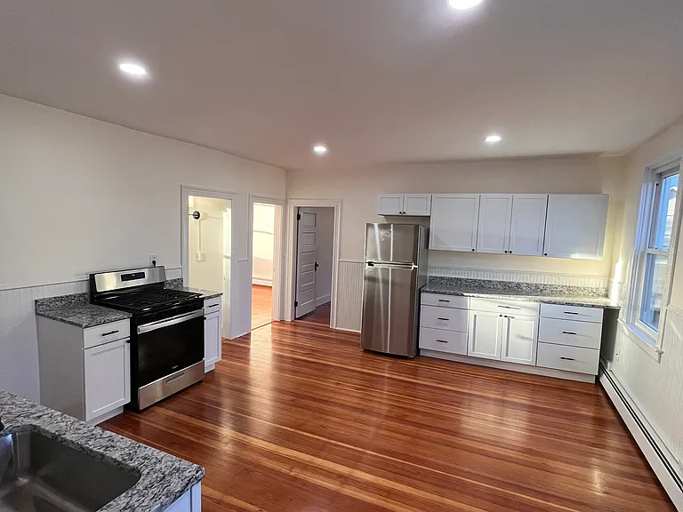 138 Sandringham Ave #2 — Photo 1