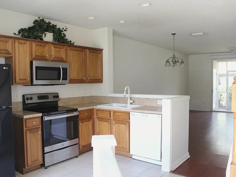 8139 Summerside Cir — Photo 2