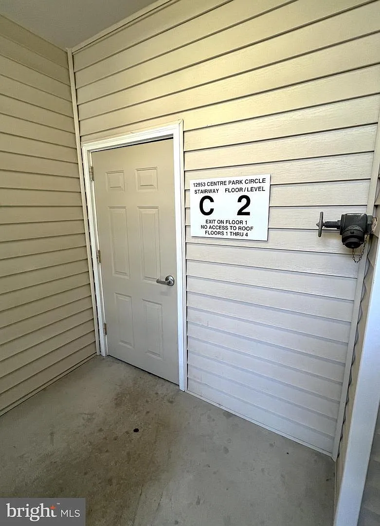 2 bed, 1031 sqft, $2,300 — Photo 4
