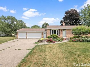 6570 Orchid Dr, Jenison, MI 49428
