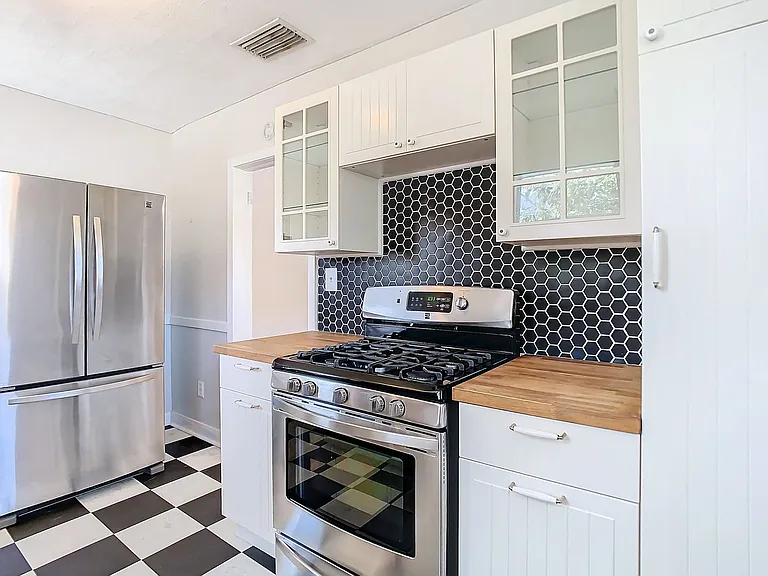 401 E Lambright St — Photo 13