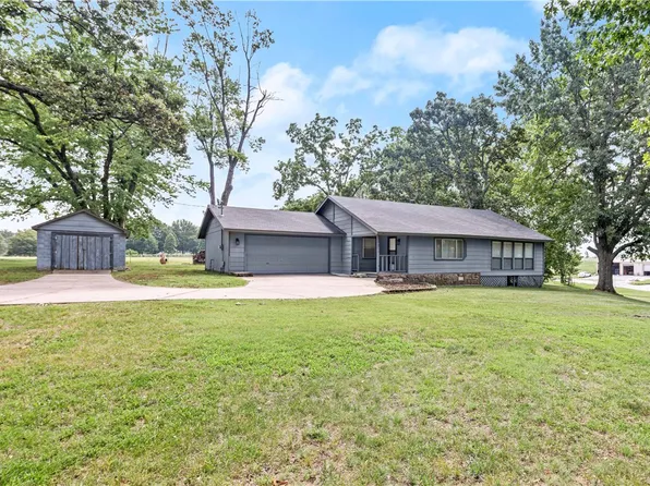 915 Honeysuckle St, Lowell, AR 72745