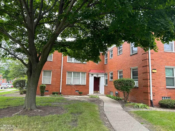 21401 Kingsville St, Harper Woods, MI 48225