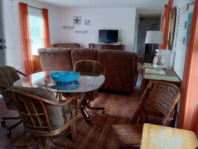670 Belair Ave — Photo 27