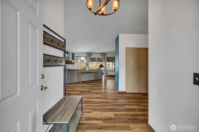 3rd image of 20922 112th Avenue E