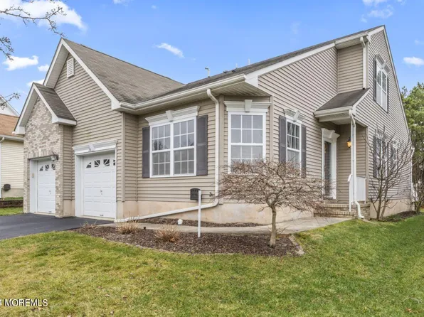 28 Little Leaf Lane, Howell, NJ 07731