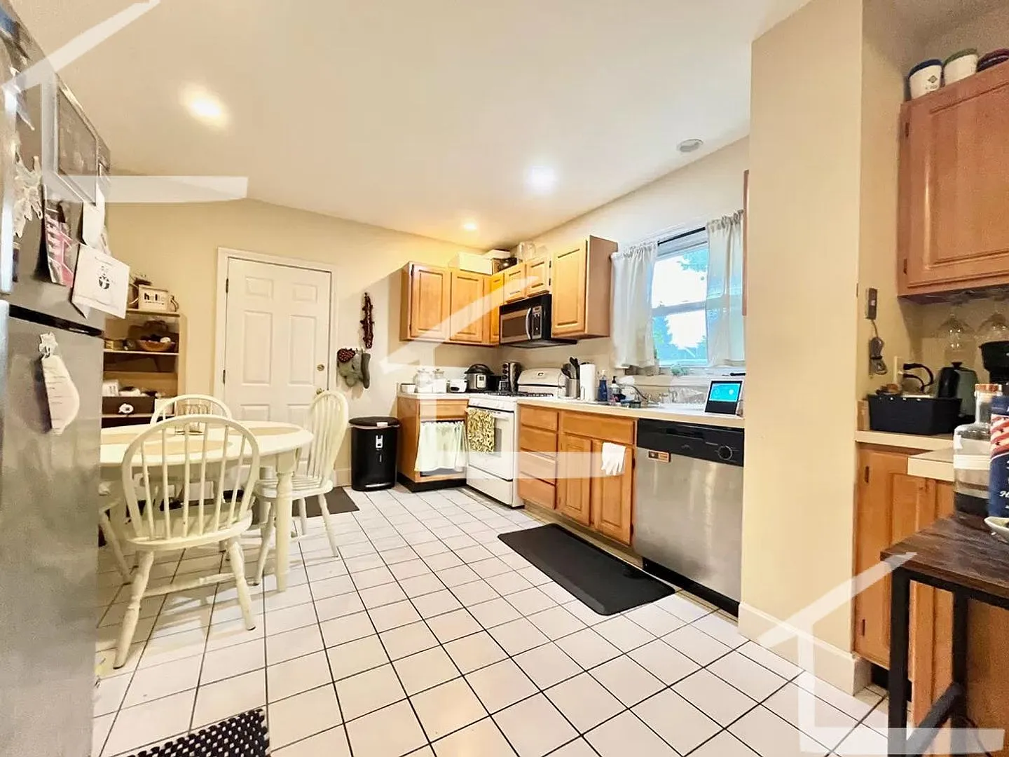 Charming Unit in Brookline — Photo 3