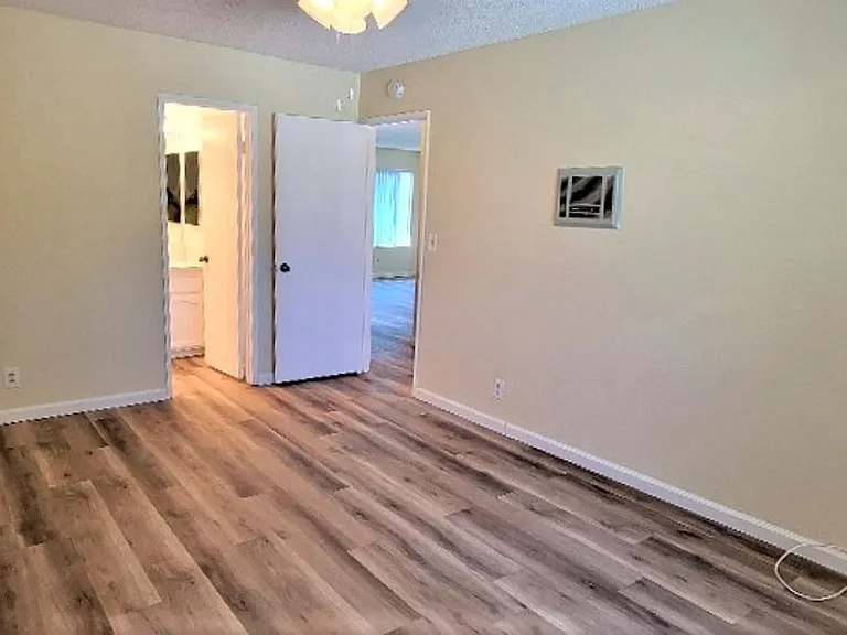 Highland Avenue 4452 (1-5) — Photo 15