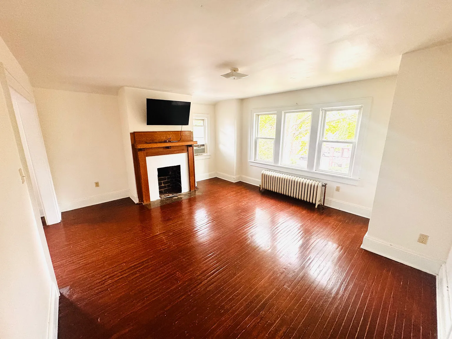 2 bed, 1000 sqft, $990 — Photo 1
