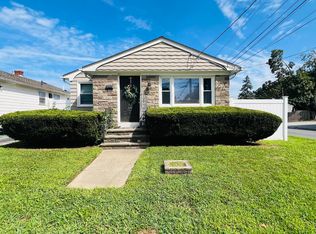 89 Burns St, Providence, RI 02904