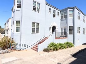 Beacon St. 579, 4