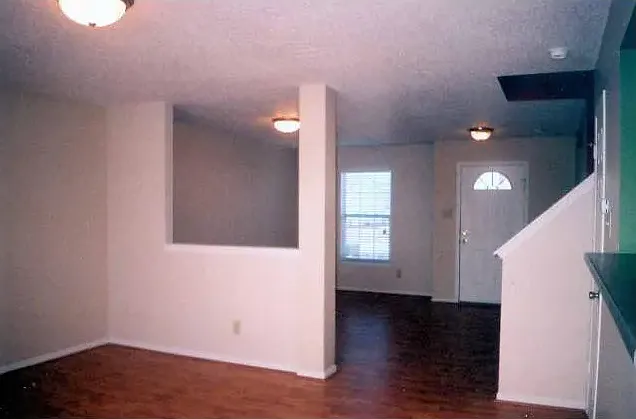 3 bed, 2.5 bath, 2100 sqft, $1,850 — Photo 2