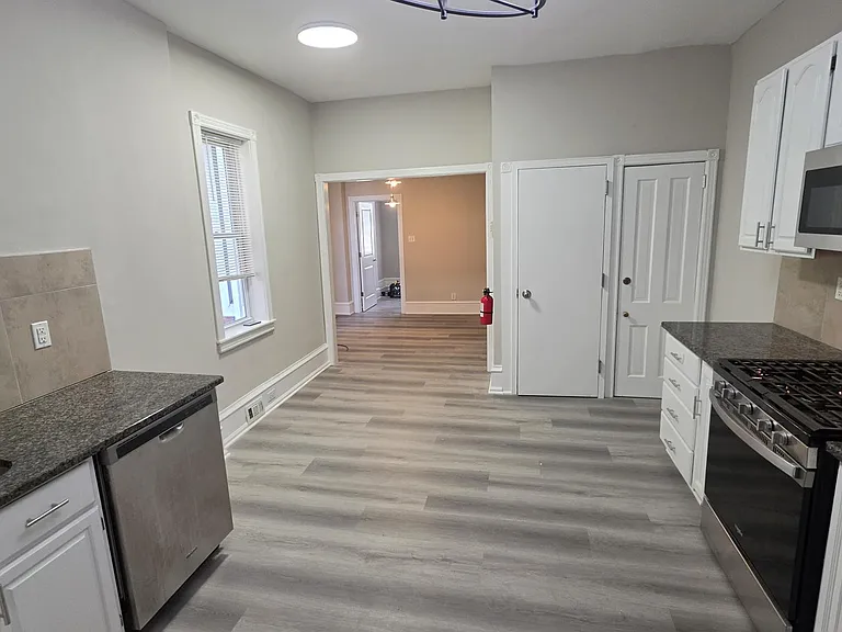 637 N 32nd St #1 — Photo 5