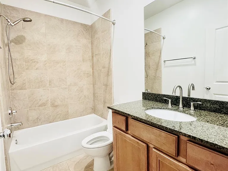 3846 Center St — Photo 11