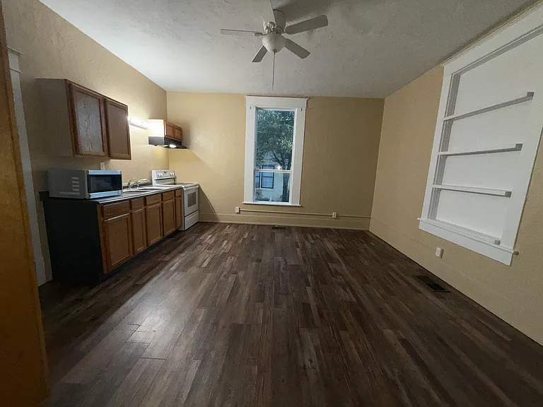 1315 N Bois D Arc Ave #1 — Photo 4