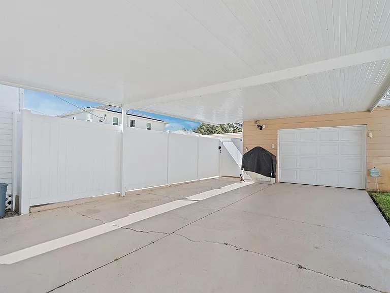 510 34th Ave N — Photo 27