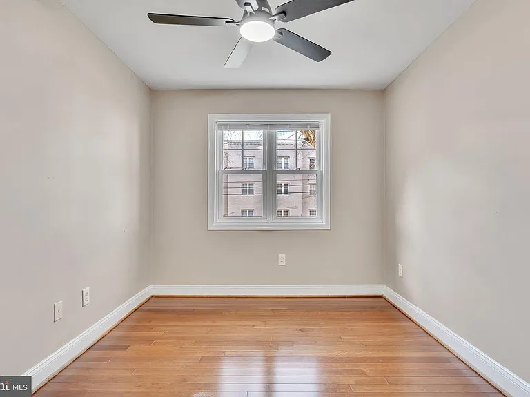 912 Barnaby St SE #101 — Photo 19