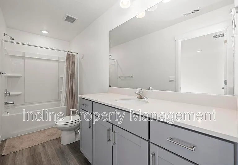 1113 E Yard Row — Photo 5