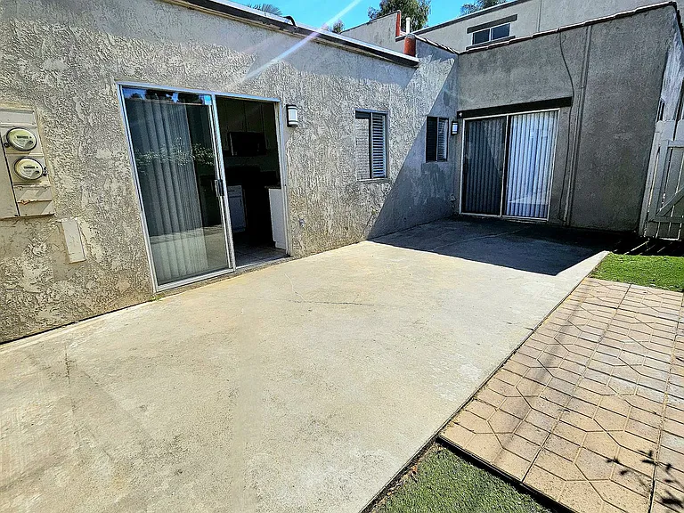 Beach Walk Apartments — Photo 37