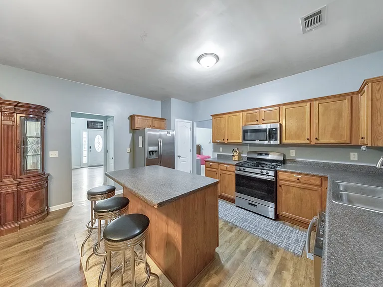 179 Holbrook Dr — Photo 20