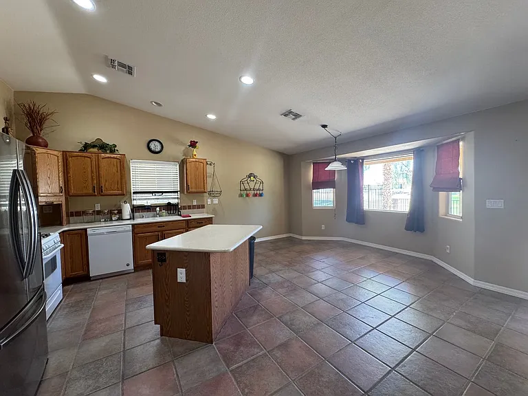 2037 E Desert Palms Dr — Photo 11