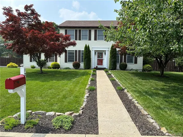 1209 Horizon Dr, Pen Argyl, PA 18072