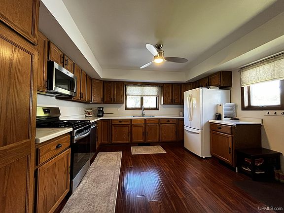 5th image of 26428 4th St