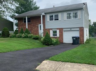 525 Erickson Ave, Hockessin, DE 19707