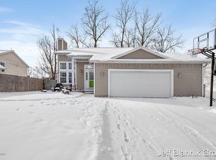 617 Avanti St NW, Grand Rapids, MI 49504