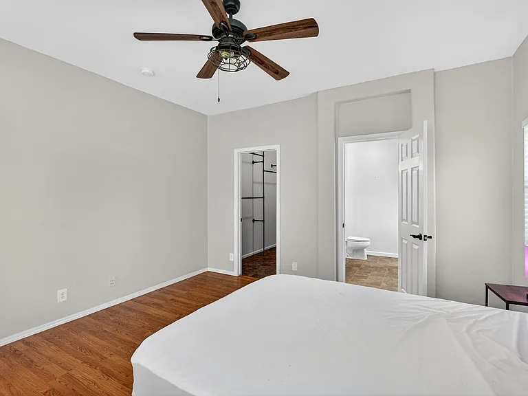 697 W Oak Tree Ln — Photo 5