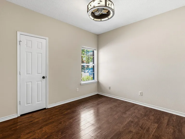 5106 Lee Hutson Ln — Photo 14