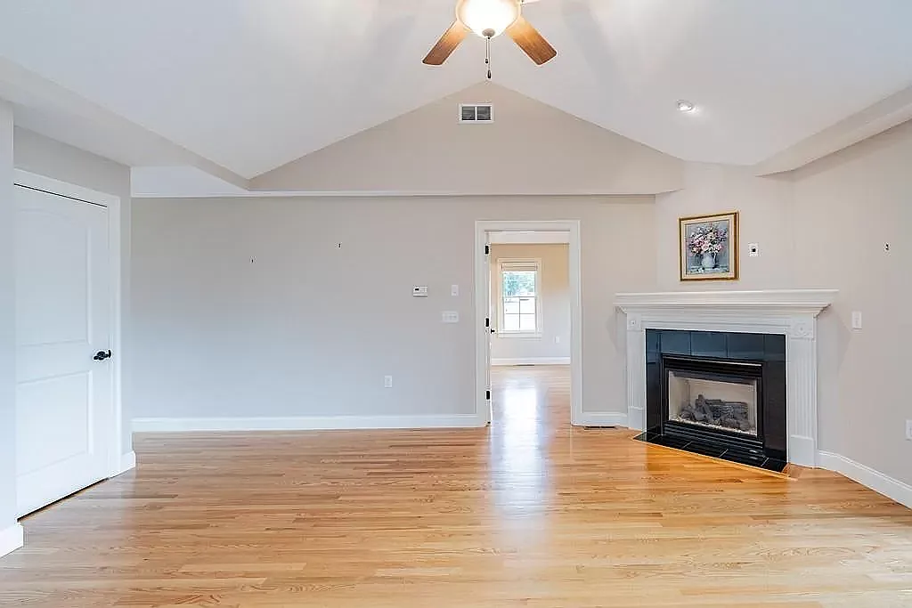 2 Jarry Dr — Photo 2
