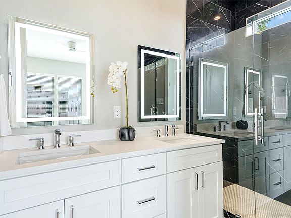 5th image of 2030 N Prairie Ave #101