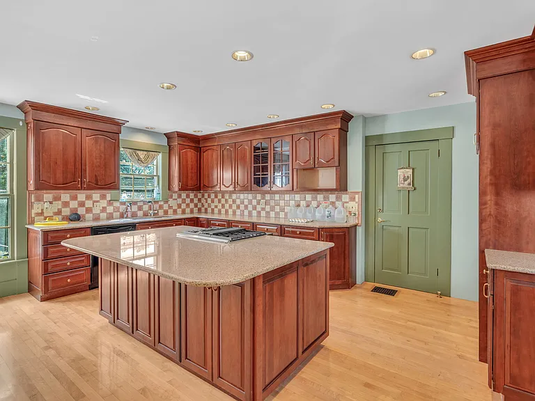 344 Lowell St — Photo 14
