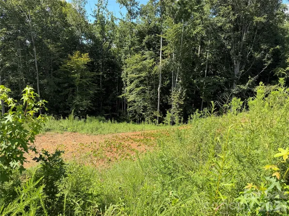 1207 Summerhill St SW, Lenoir, NC 28645