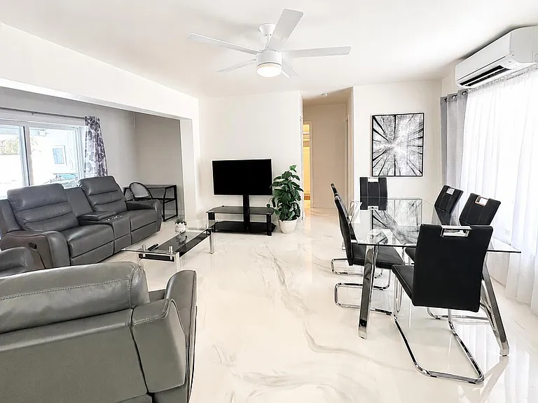 825 NE 6th St #2 — Photo 3
