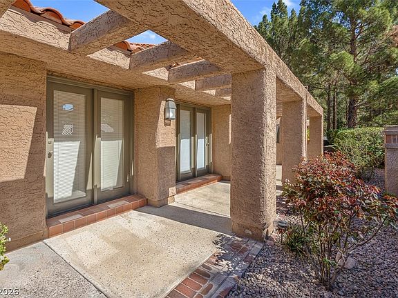 5th image of 7176 Mission Hills Dr