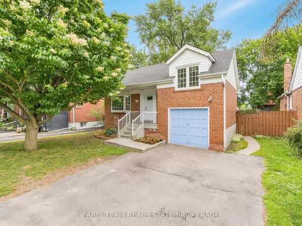 149 John St, Toronto, ON M9N 1J9