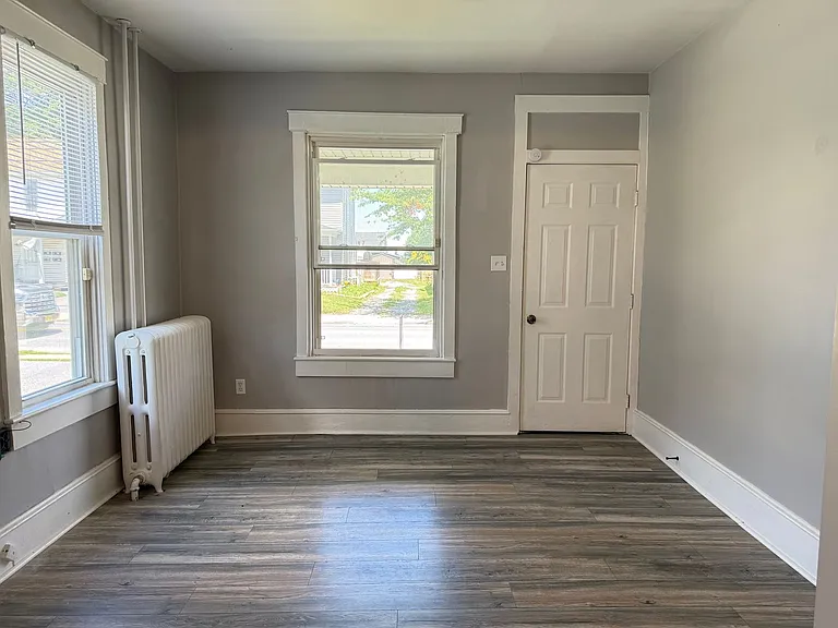 2146 Main St — Photo 7