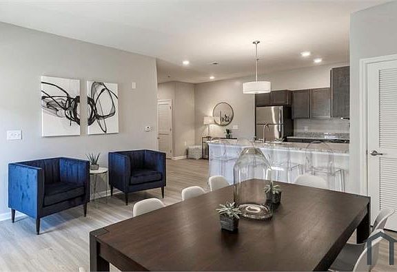 4th image of 8721 Eastern Heights Blvd