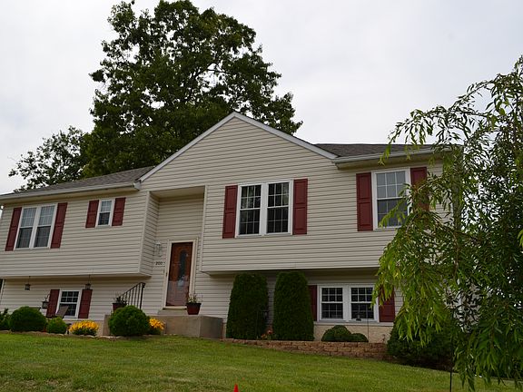 2nd image of 200 Waterford Way