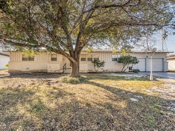 3905 London Ln, Richland Hills, TX 76118