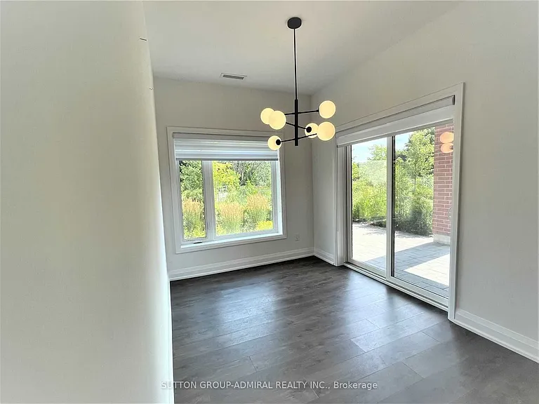 64 Queen St S #G3 — Photo 9