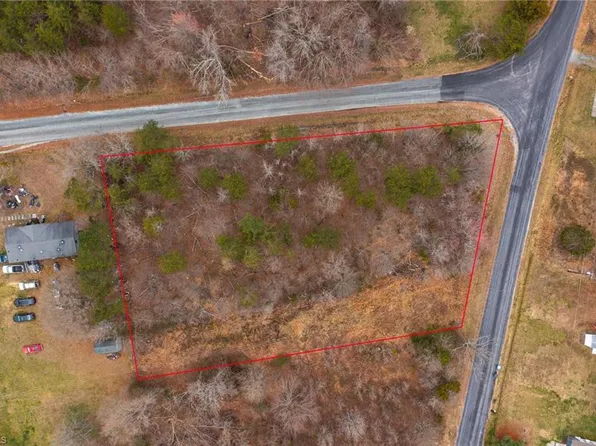 2601 Longacre Rd, Greensboro, NC 27406