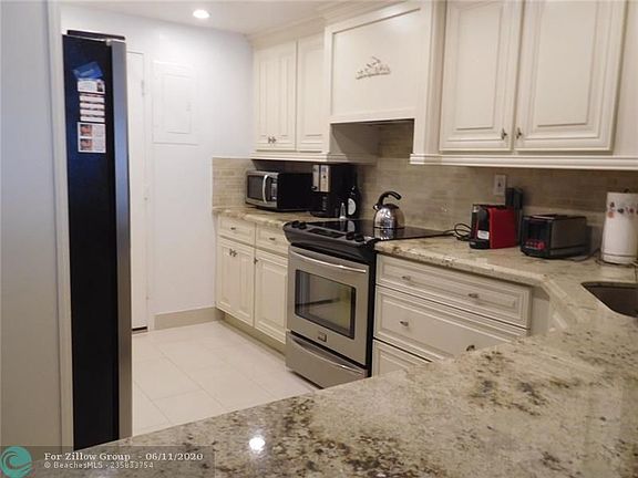 4th image of 4020 Galt Ocean Dr APT 1204