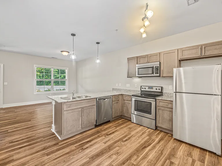 137 N Franklin Ave — Photo 8