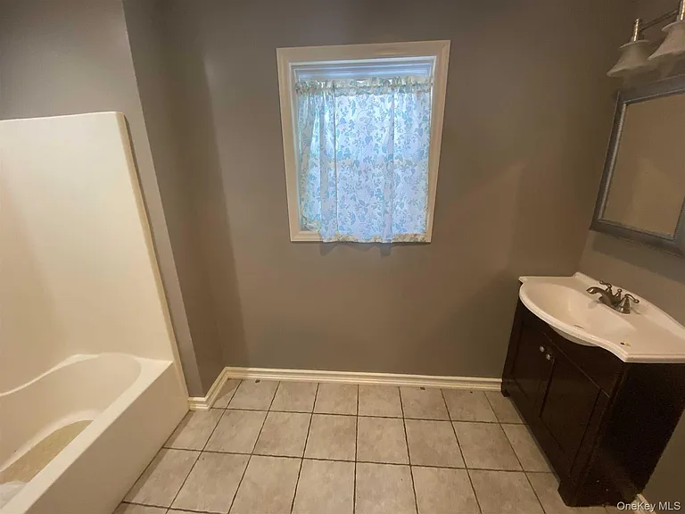 1121 Main St — Photo 10