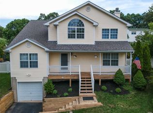 35 Dryad Rd, Rocky Point, NY 11778