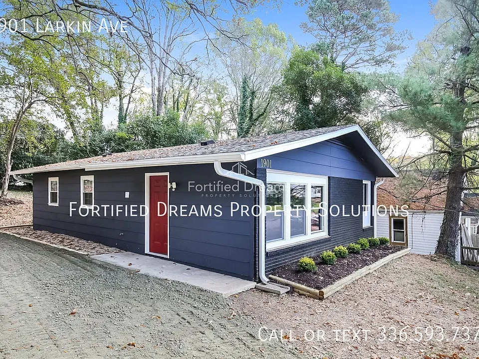 1901 Larkin St